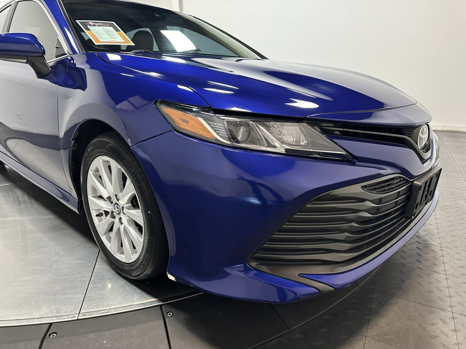 2018 Toyota Camry LE 3