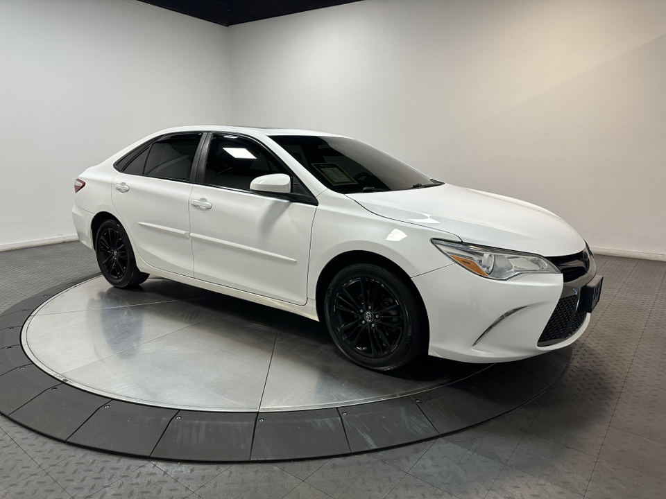 2017 Toyota Camry SE 1