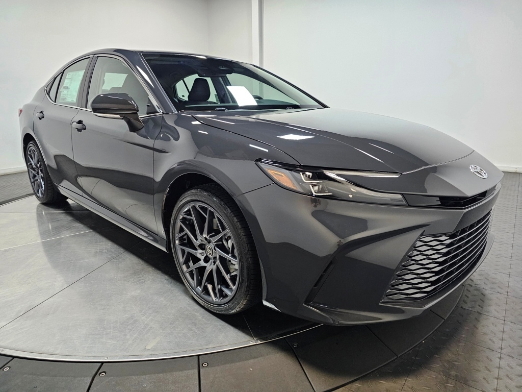 2025 Toyota Camry XLE 2