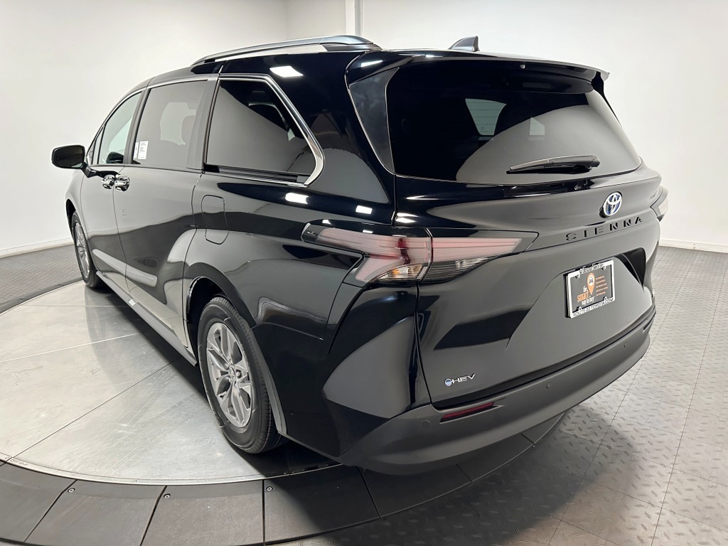 2025 Toyota Sienna XLE 7