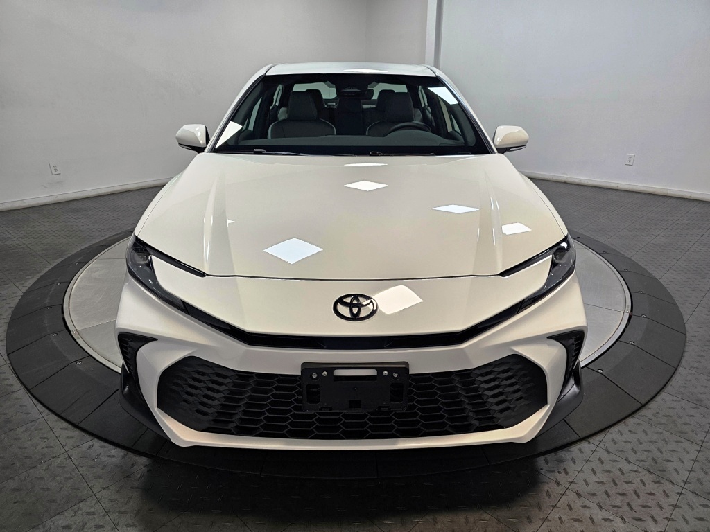 2025 Toyota Camry SE 3