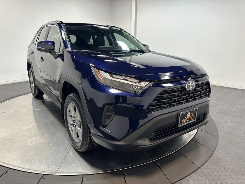 2025 Toyota RAV4 XLE 2