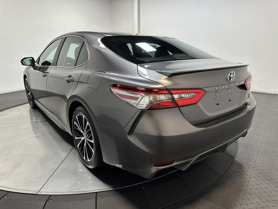 2018 Toyota Camry SE 9