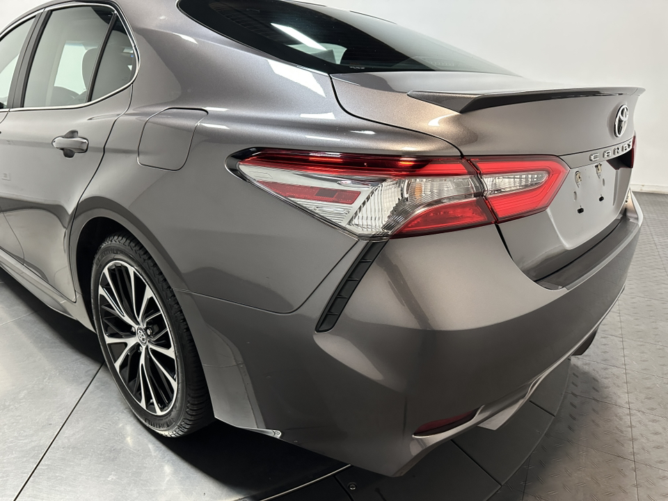 2018 Toyota Camry SE 10