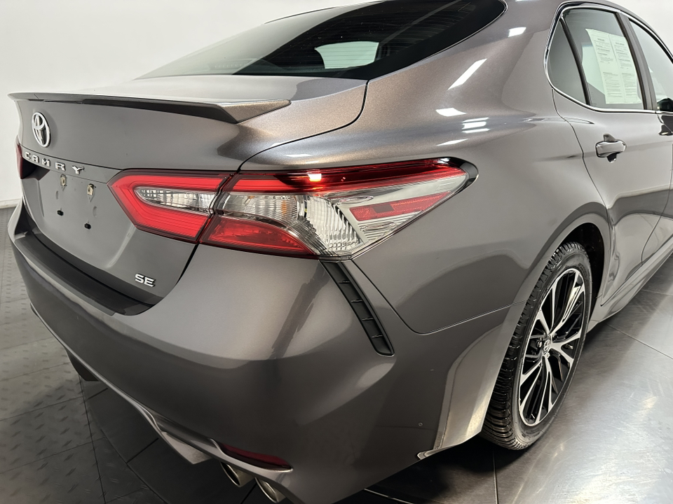 2018 Toyota Camry SE 14