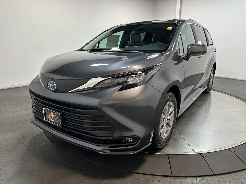 2025 TOYOTA SIENNA XLE 4