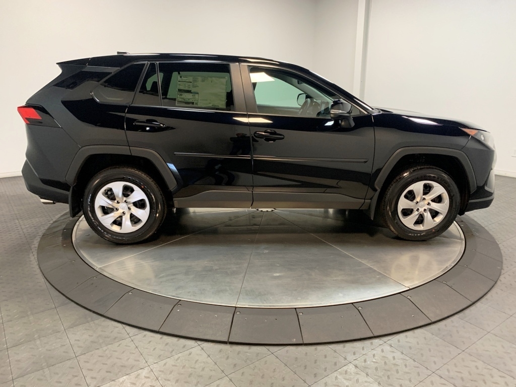 2025 Toyota RAV4 LE 9