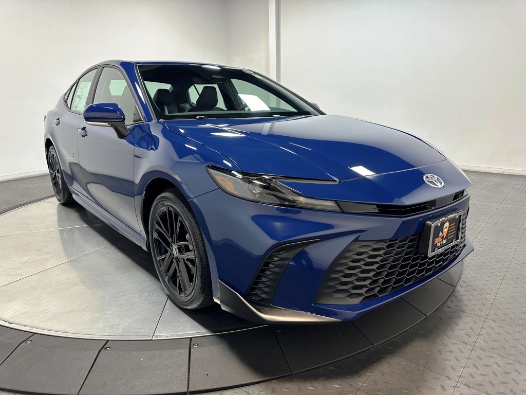 2025 Toyota Camry SE 2