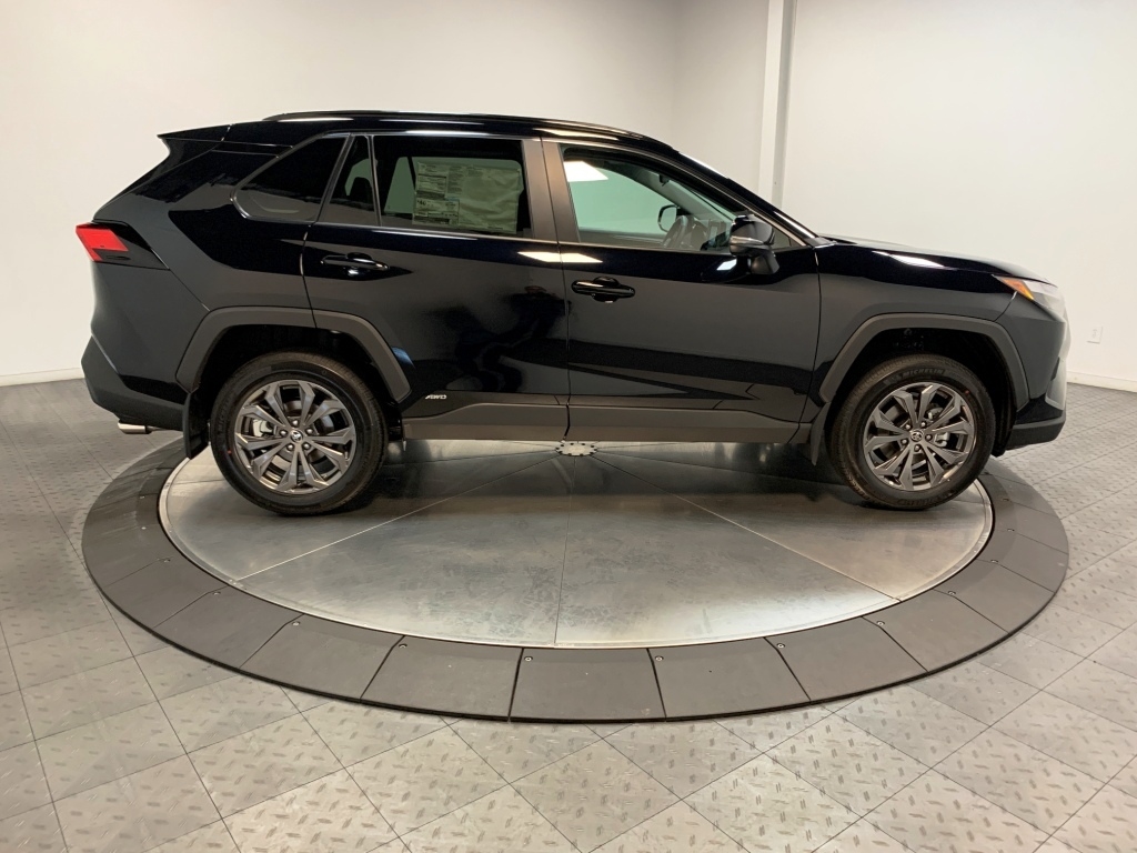 2025 Toyota RAV4 Hybrid XLE 9