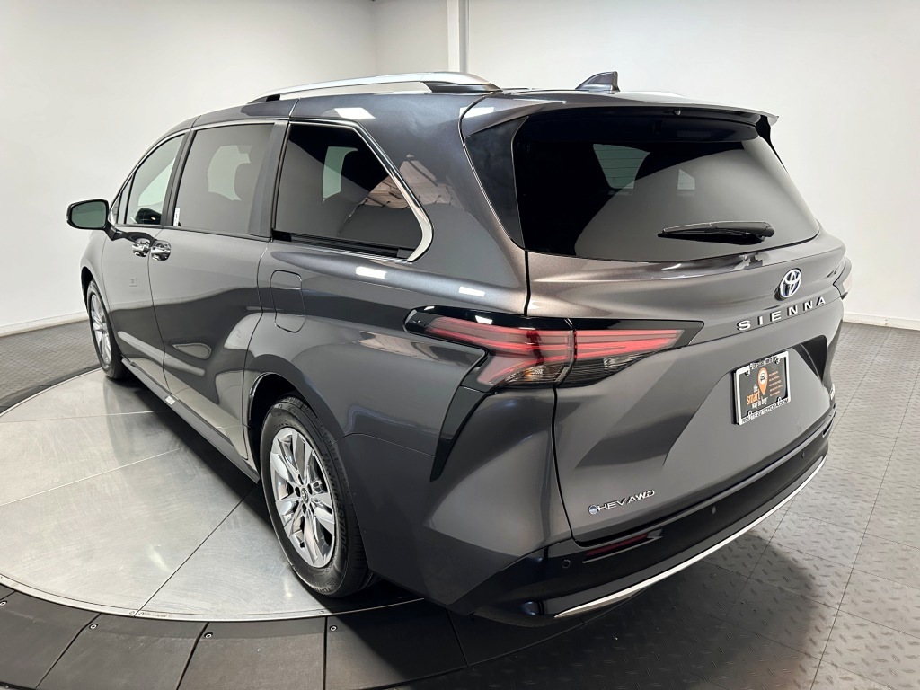 2025 Toyota Sienna Limited 6