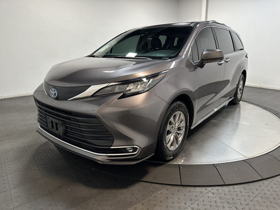 2022 Toyota Sienna XLE 5