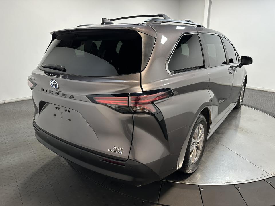 2022 Toyota Sienna XLE 12