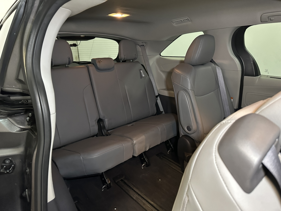 2022 Toyota Sienna XLE 33