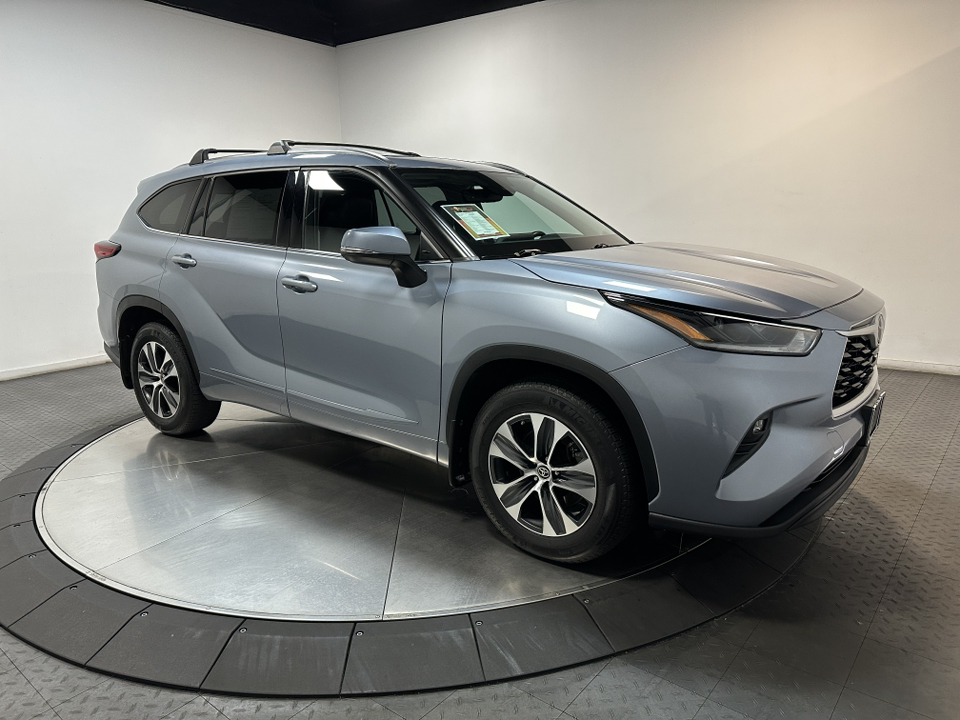 2021 Toyota Highlander XLE 1