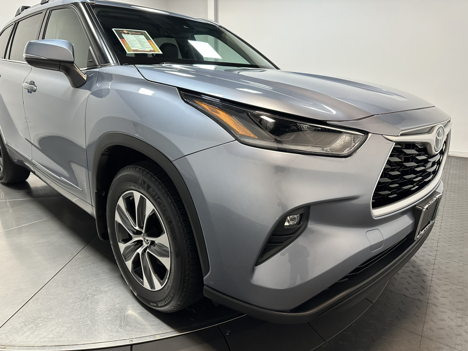 2021 Toyota Highlander XLE 3