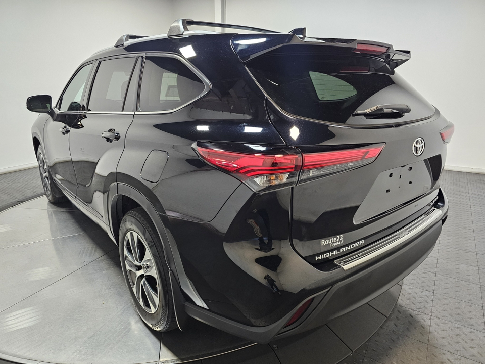 2022 Toyota Highlander XLE 9