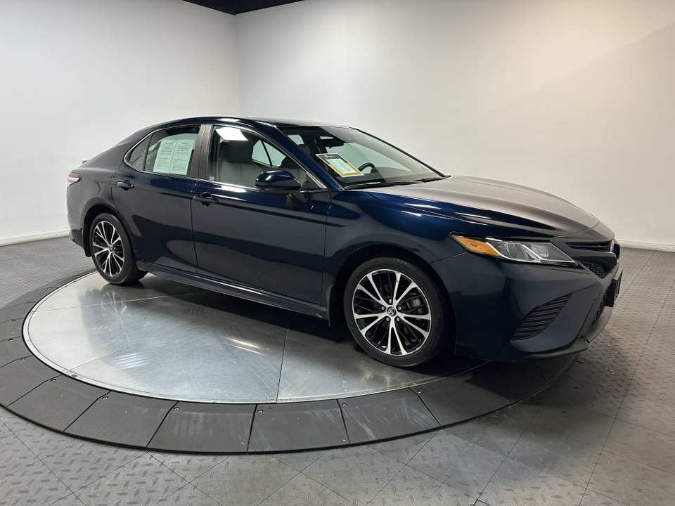 2020 Toyota Camry SE 1