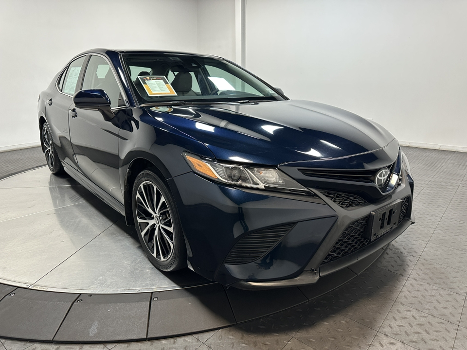 2020 Toyota Camry SE 2