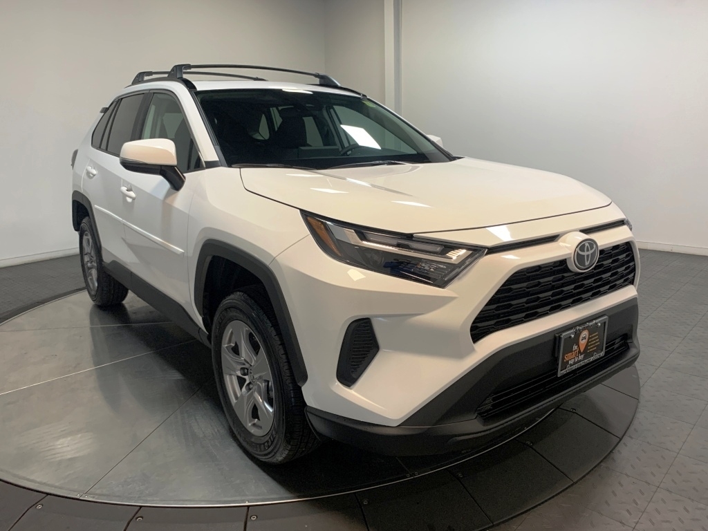 2025 Toyota RAV4 XLE 2