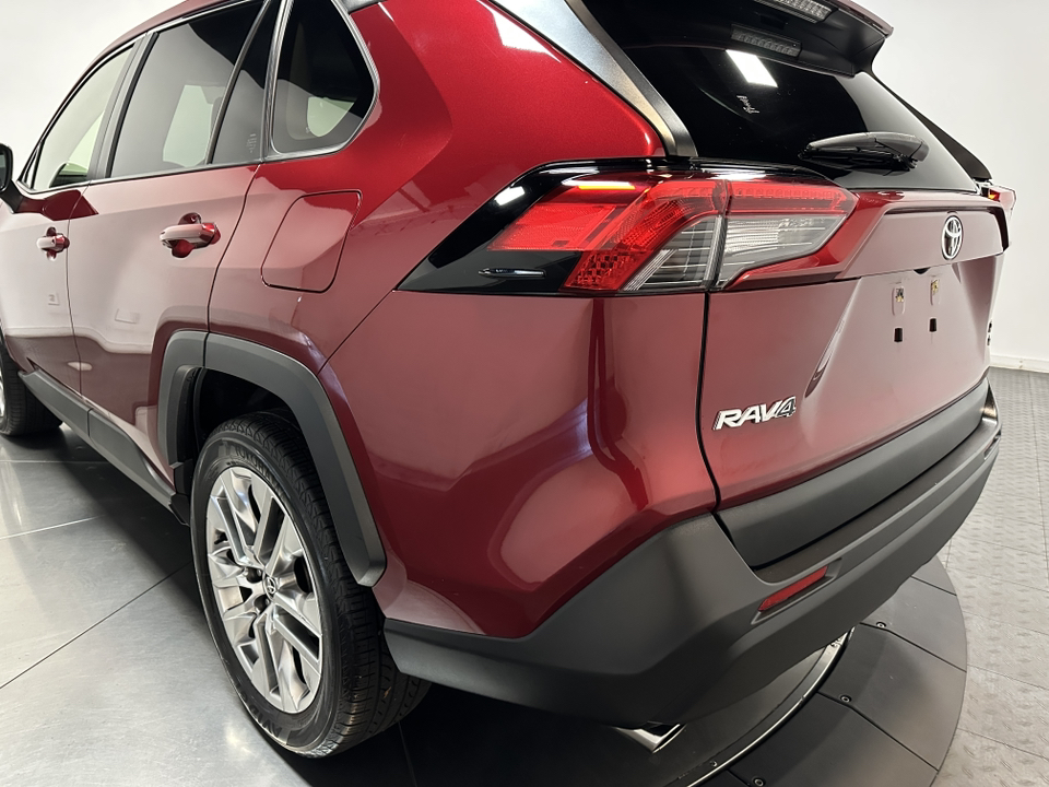 2021 Toyota RAV4 XLE Premium 10