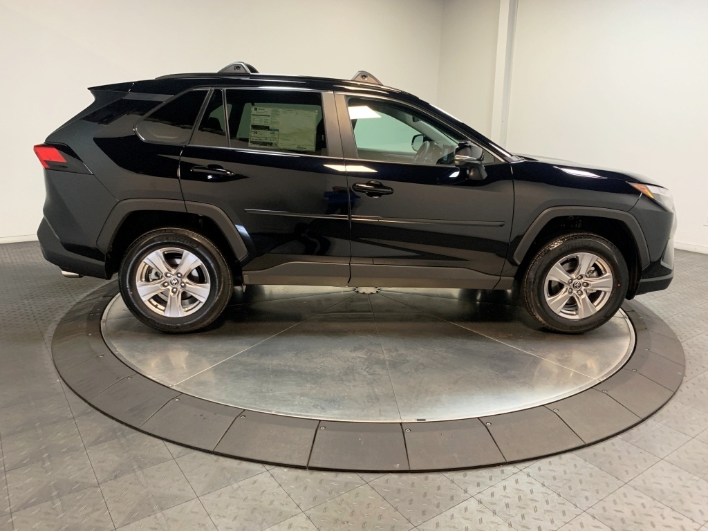 2025 Toyota RAV4 XLE 9