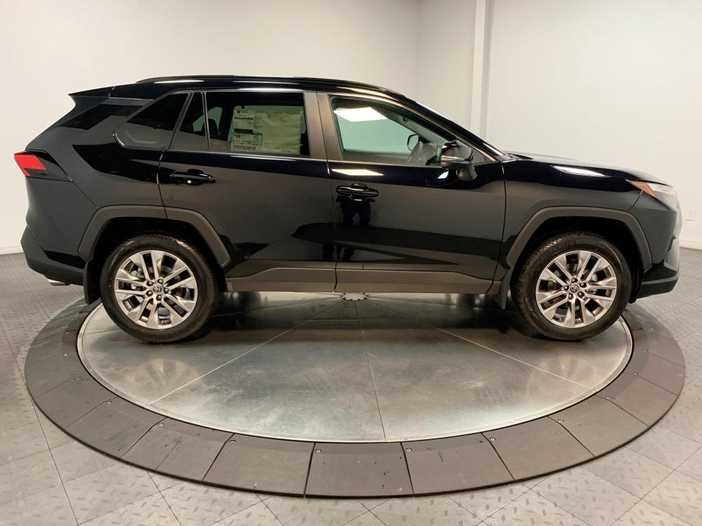 2025 Toyota RAV4 XLE Premium 9