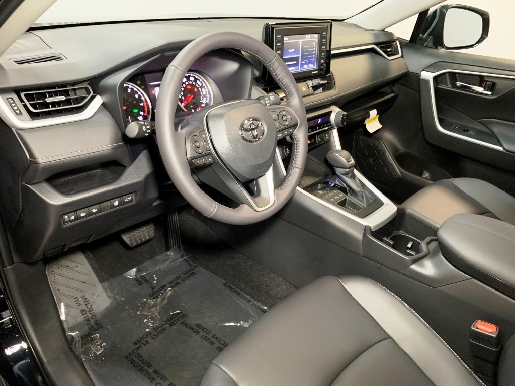 2025 Toyota RAV4 XLE Premium 15