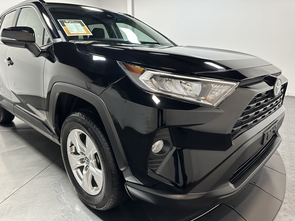 2021 Toyota RAV4 XLE 3