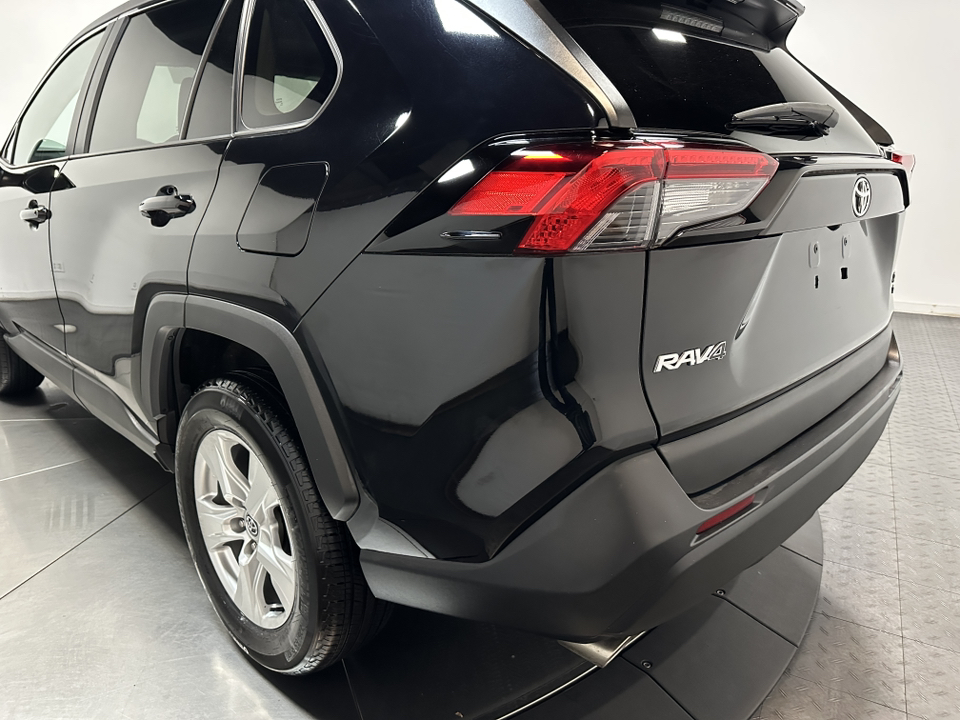 2021 Toyota RAV4 XLE 10