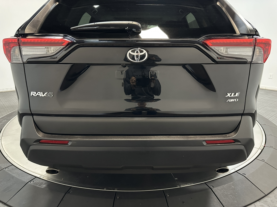 2021 Toyota RAV4 XLE 12