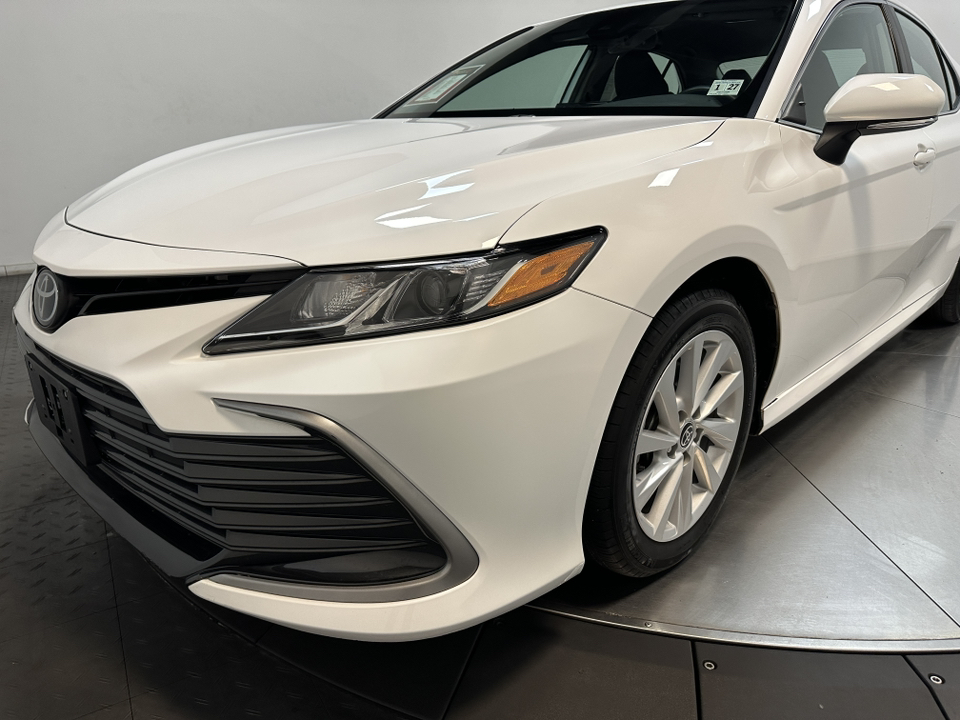 2022 Toyota Camry LE 7