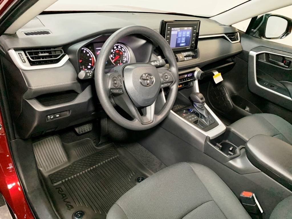 2025 Toyota RAV4 LE 14