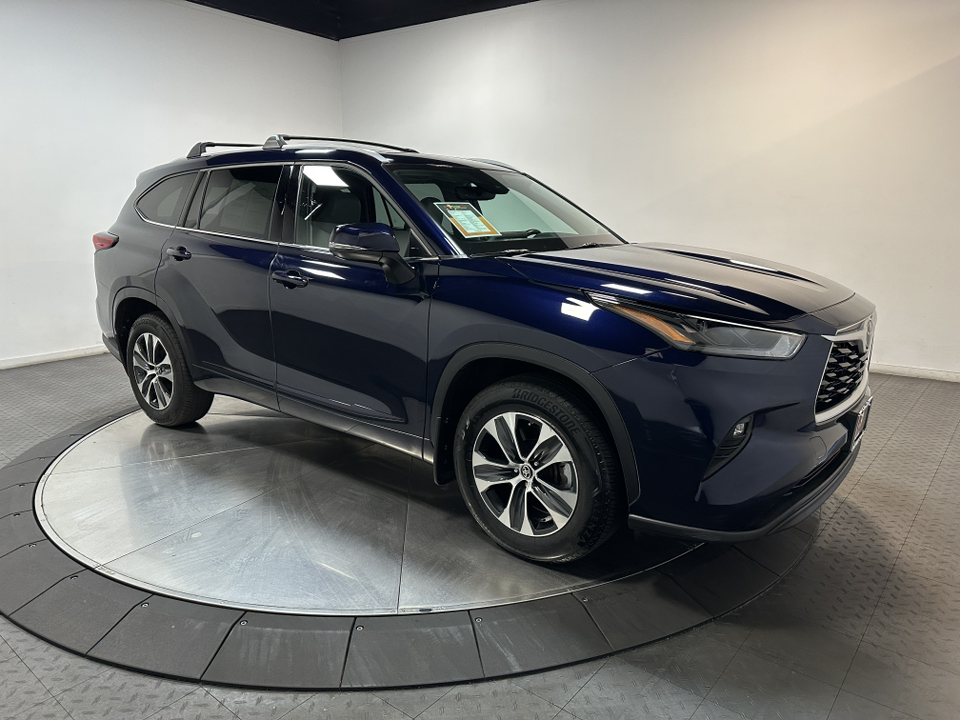 2022 Toyota Highlander XLE 1