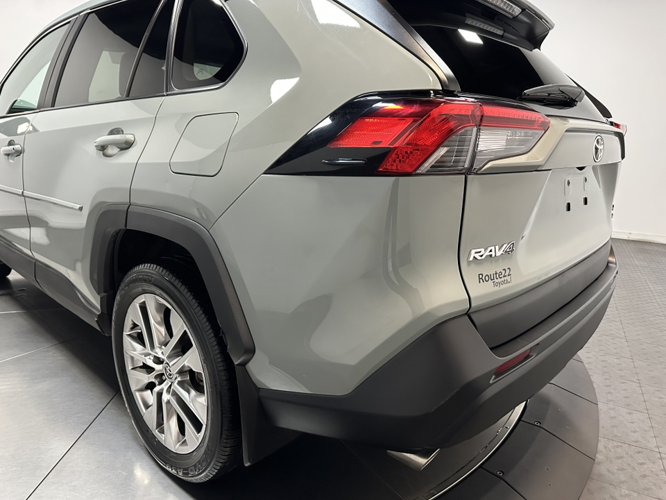 2021 Toyota RAV4 XLE Premium 10