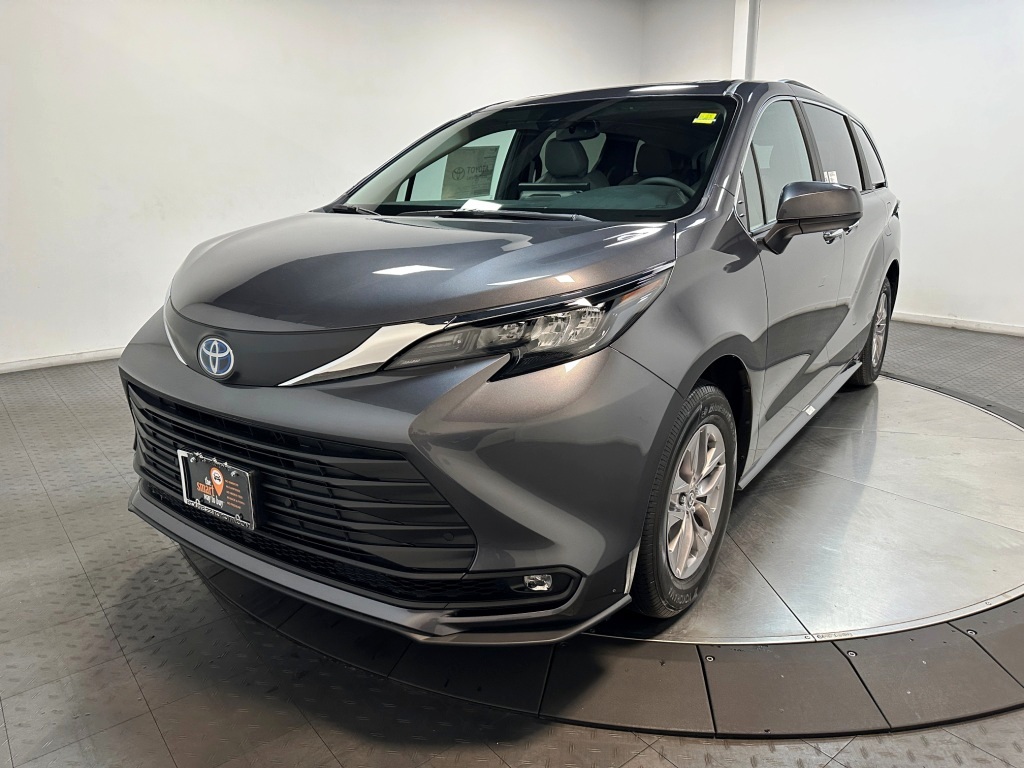 2025 Toyota Sienna XLE 4