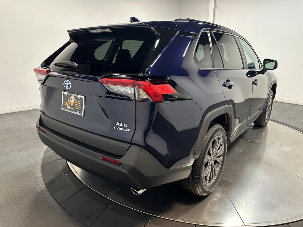 2025 Toyota RAV4 Hybrid XLE Premium 8