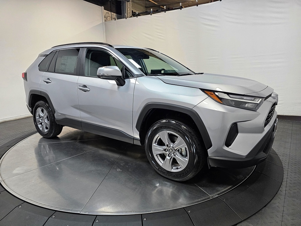 2025 Toyota RAV4 Hybrid XLE 1