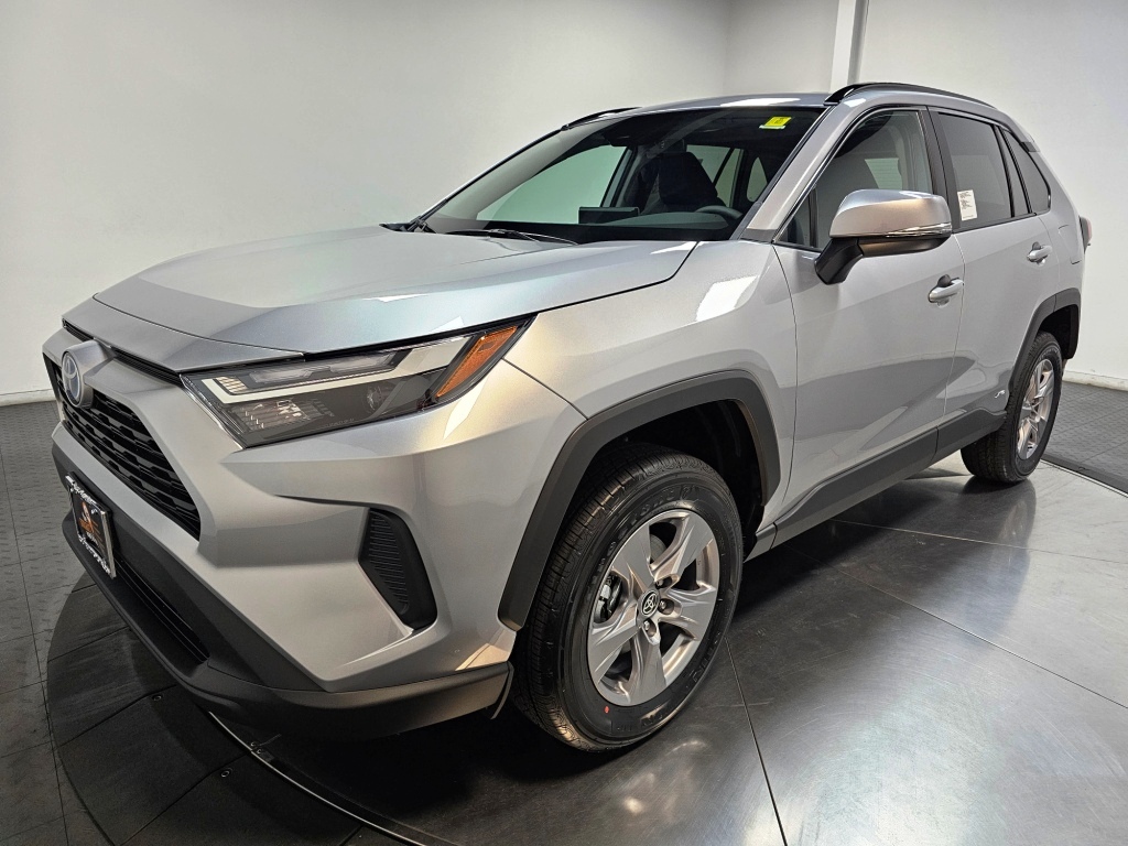 2025 Toyota RAV4 Hybrid XLE 4