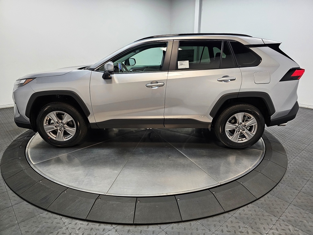 2025 Toyota RAV4 Hybrid XLE 5