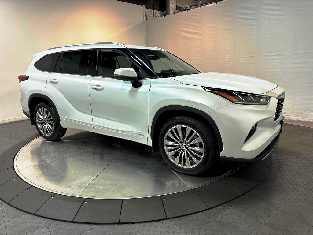 2025 Toyota Highlander Hybrid Platinum 1