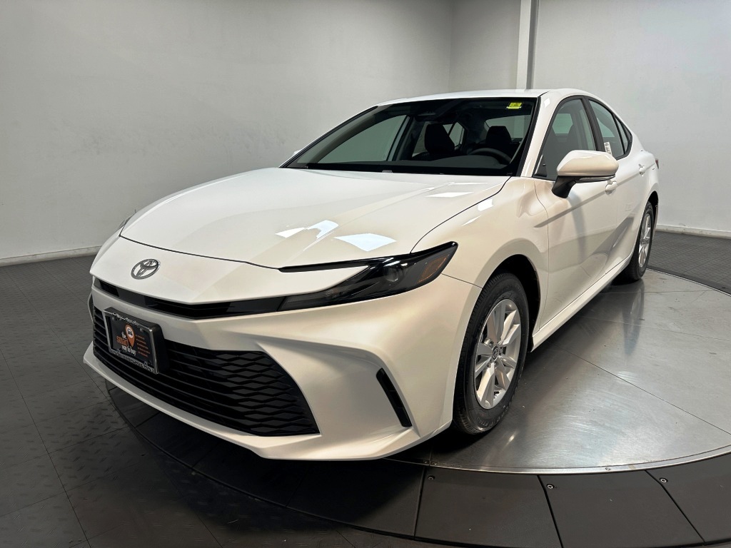 2025 Toyota Camry LE 4