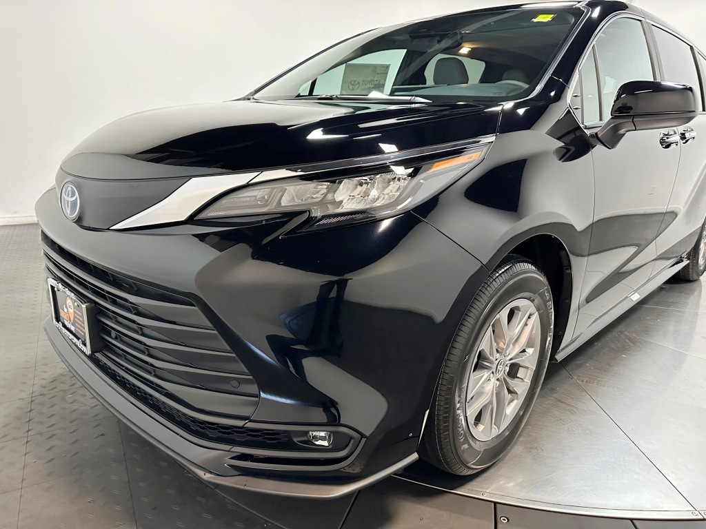 2025 TOYOTA SIENNA XLE 5