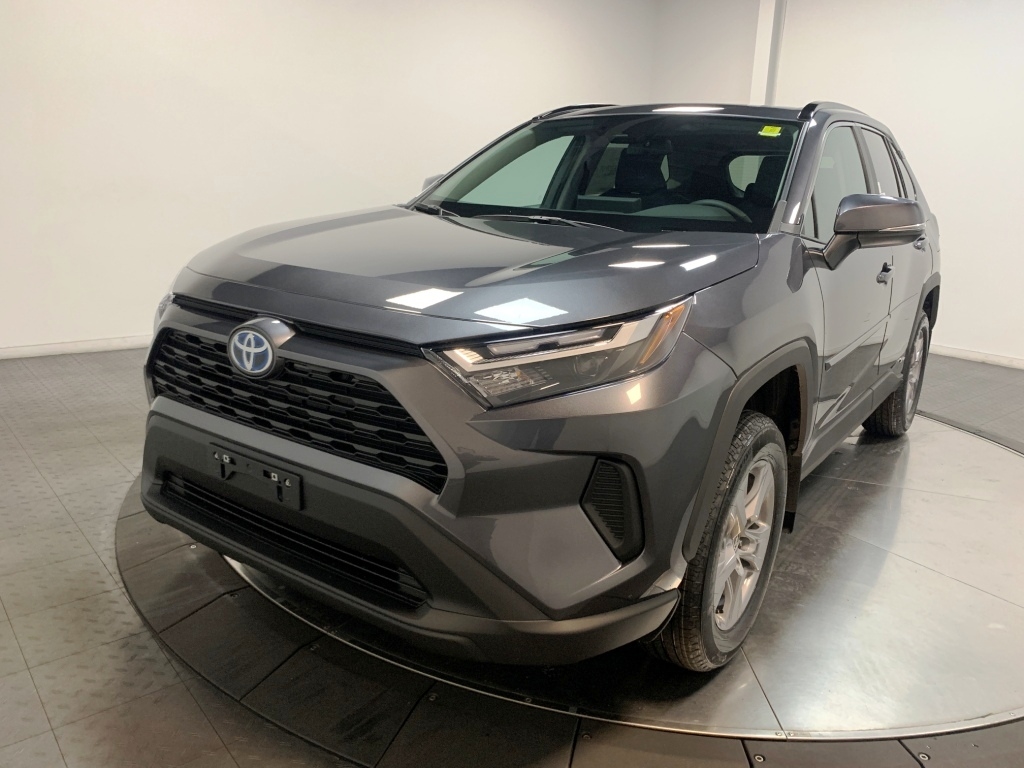 2025 Toyota RAV4 Hybrid XLE 4