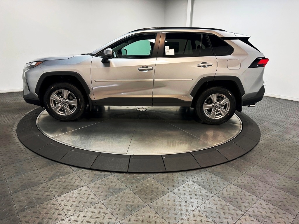 2025 Toyota RAV4 Hybrid XLE 5