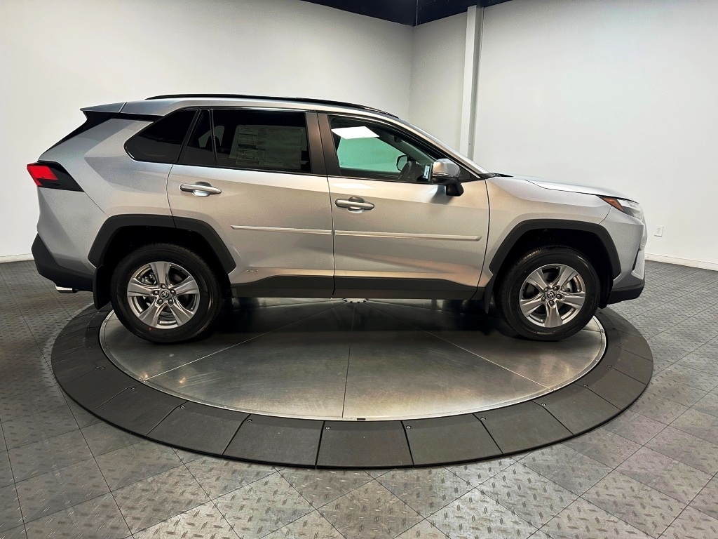 2025 Toyota RAV4 Hybrid XLE 9