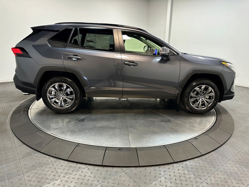 2025 Toyota RAV4 Hybrid XLE Premium 9