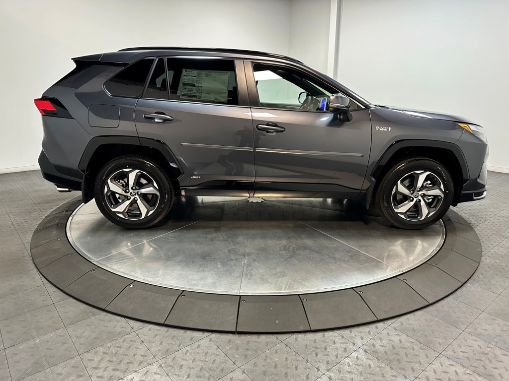 2025 Toyota RAV4 Plug-In Hybrid SE 9