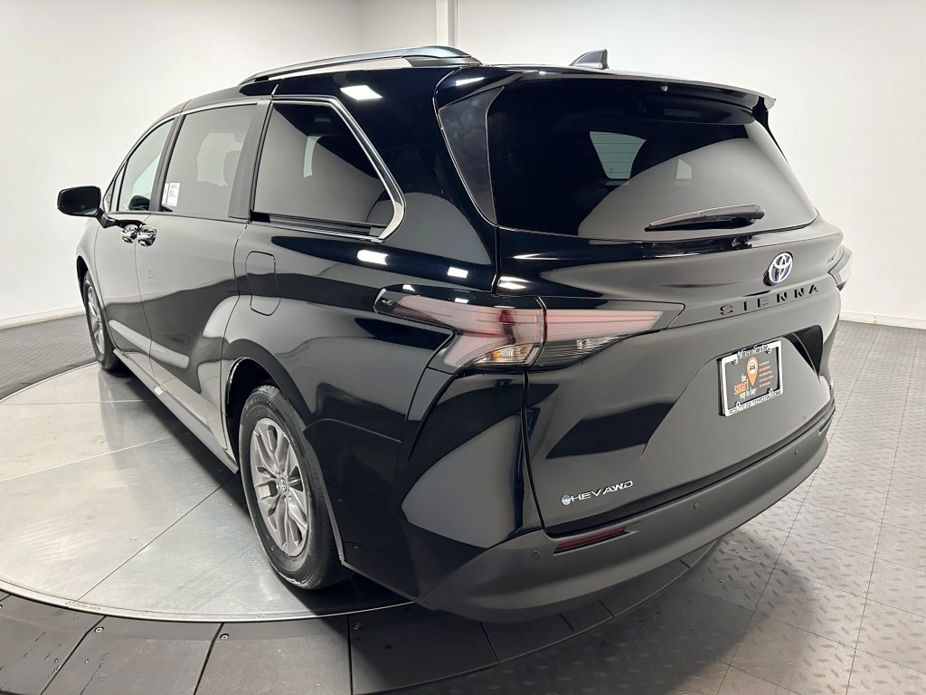 2025 Toyota Sienna XLE 6