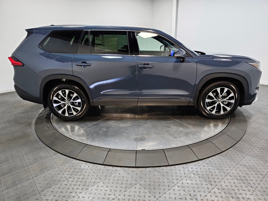 2025 TOYOTA GRAND HIGHLANDER  9