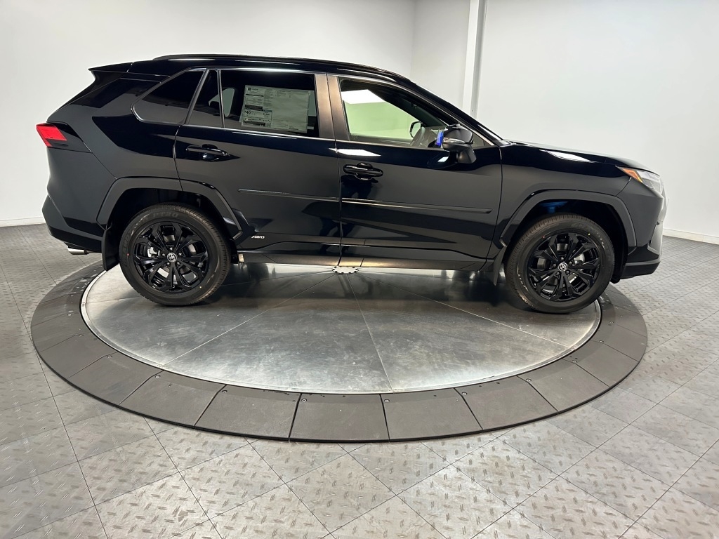 2024 Toyota RAV4 Hybrid SE 9